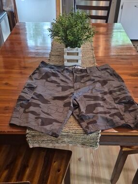 Mens Denali Camo Cargo Board Shorts - Gray & Black 38 Waist